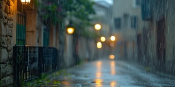 天上下雨究竟是哪首歌？